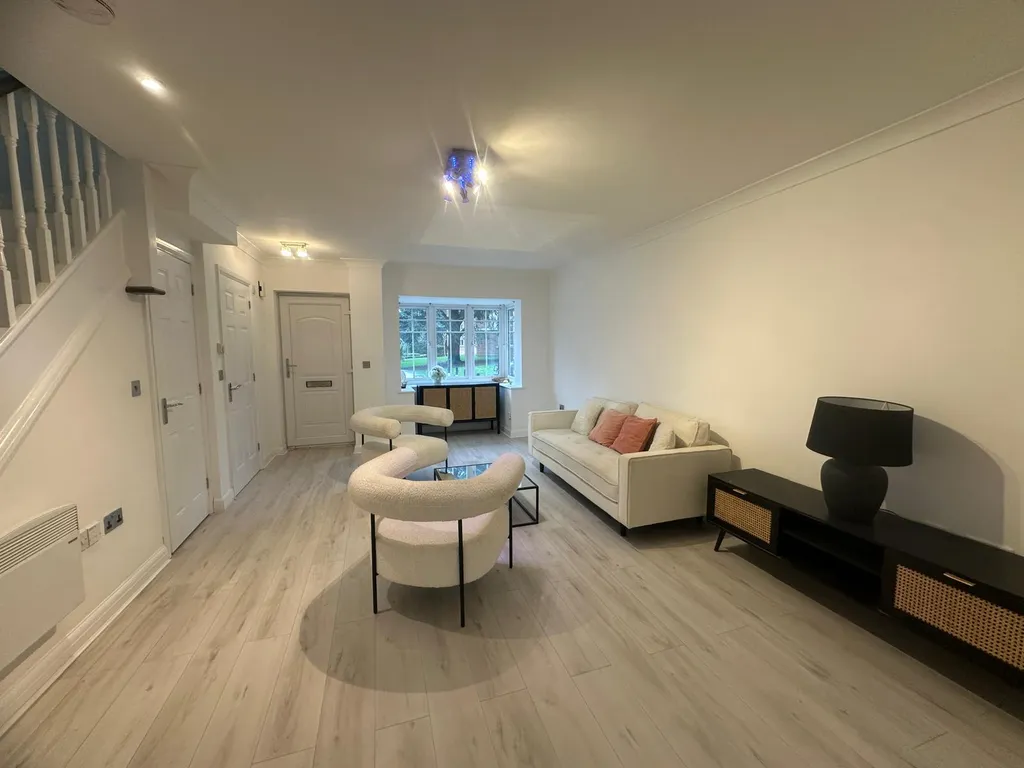 4 bed detached house to rent